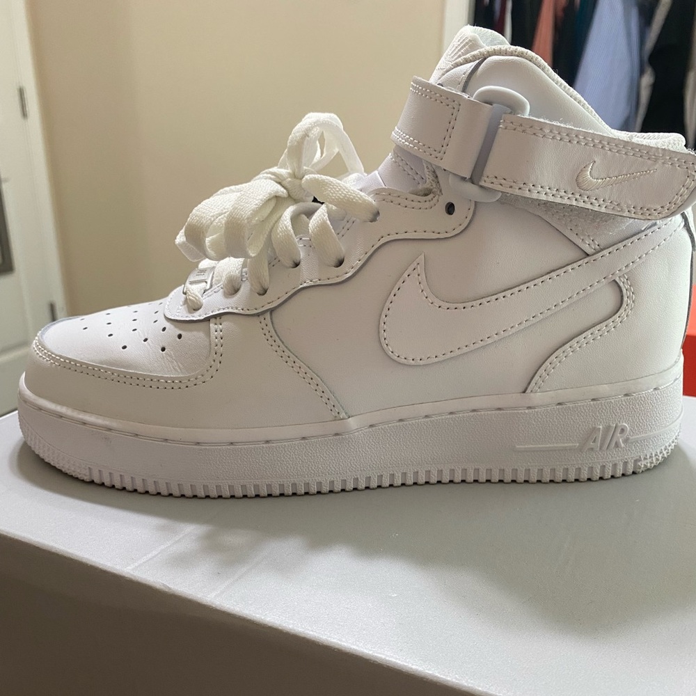 Nike AirForce Ones Mid